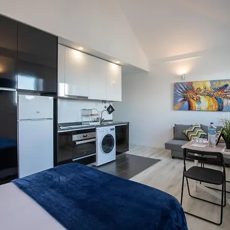 Aveiro's Dock Авейру