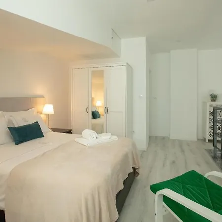 Aveiro's Dock Апартаменты Авейру